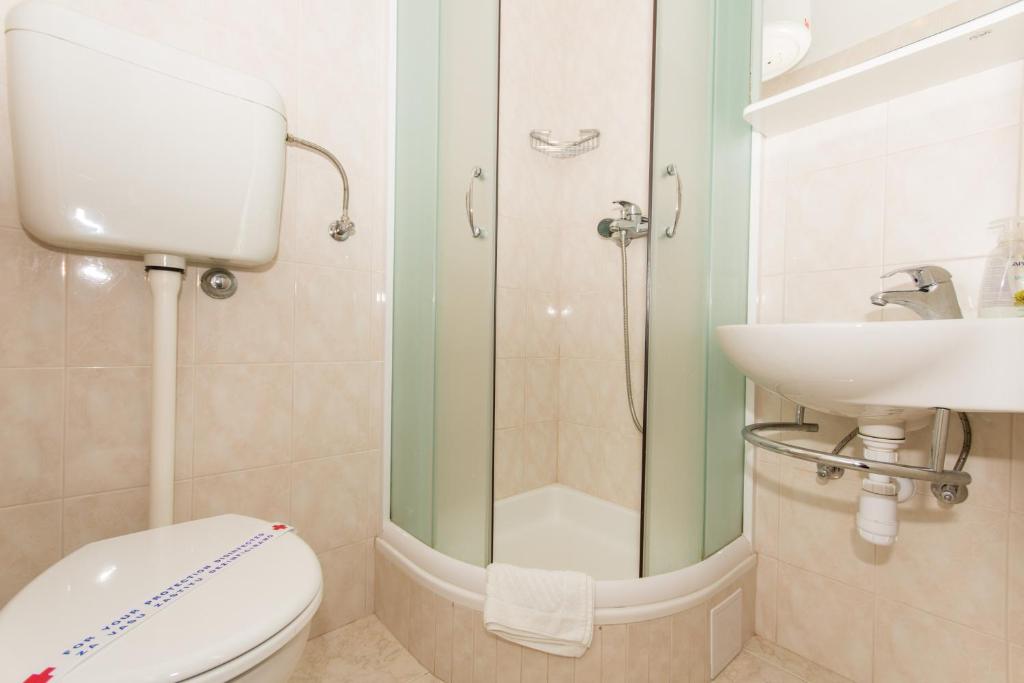 Kúpeľňa v ubytovaní Apartments Mastelić