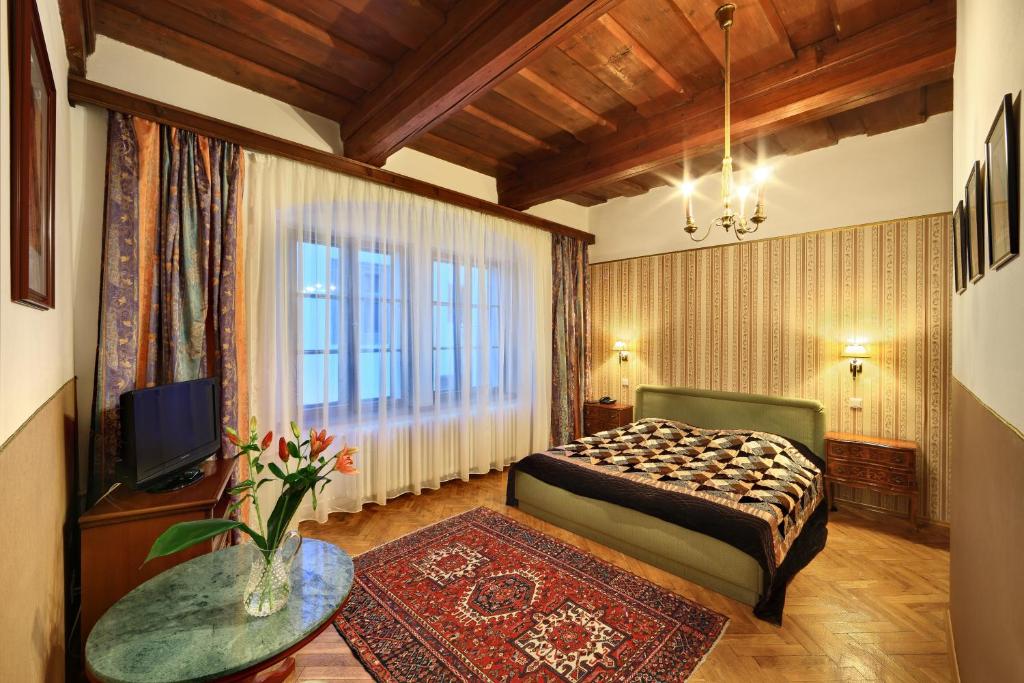 Cama o camas de una habitación en Hotel Konvice