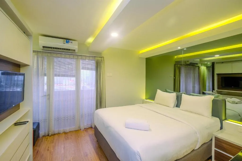 Elegant and Comfy Studio Amethyst Apartment By Travelio, Jakarta, Indonezia