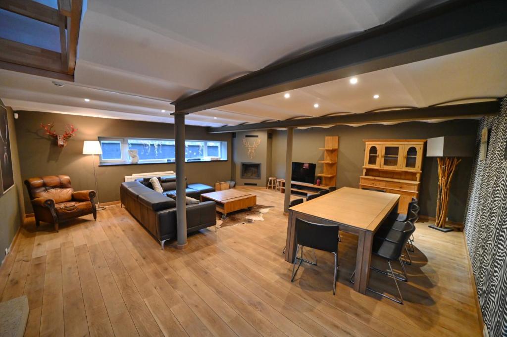 Amilla - Six-Bedroom House
