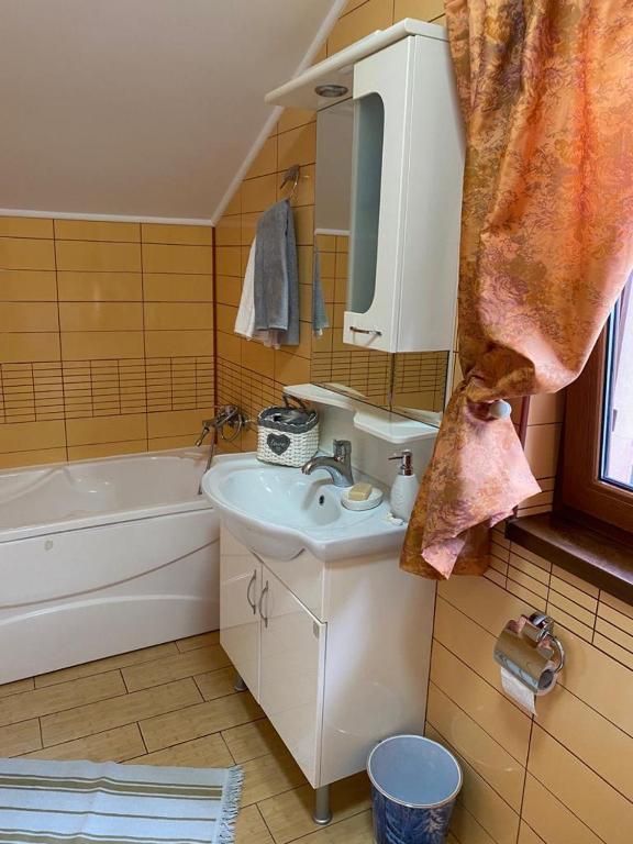 Koupelna v ubytování CASA DE SUB MAGURA