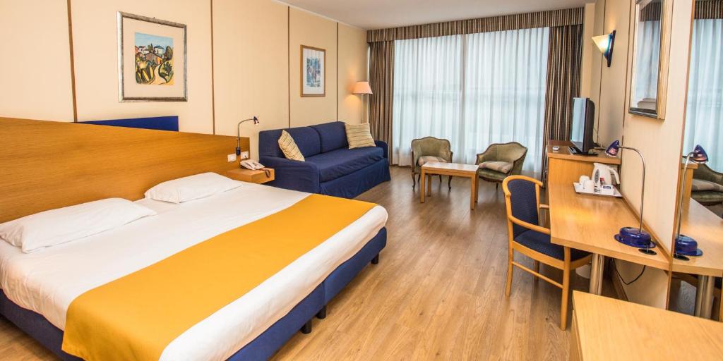 Postel nebo postele na pokoji v ubytování Hotel Express Aosta East