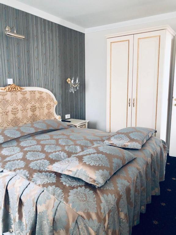 Postel nebo postele na pokoji v ubytování Millenium Palace