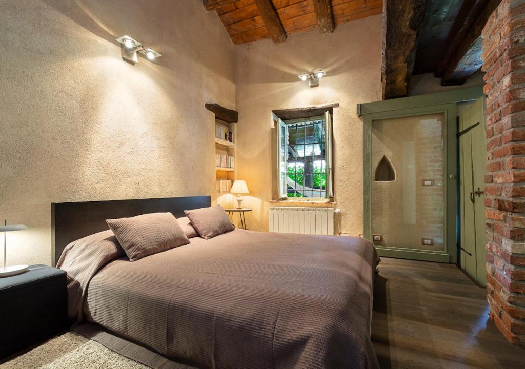 A bed or beds in a room at Cascina del Tempo Sospeso