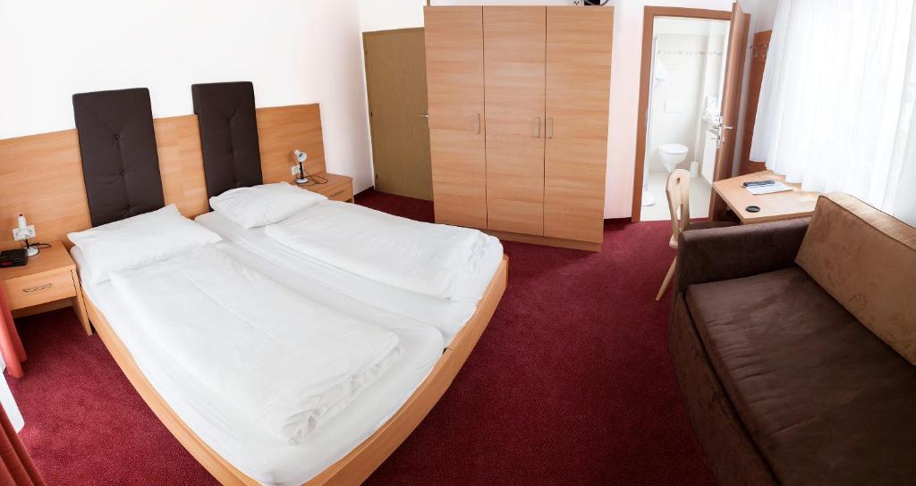 Postel nebo postele na pokoji v ubytování Gasthaus Abram