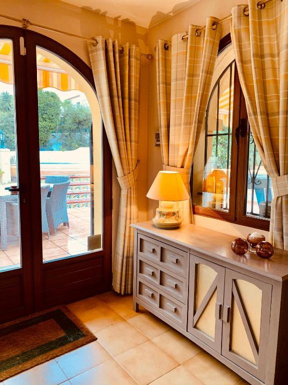 Kép Cassandra - Beautiful Private Villa with Heated Pool included szállásáról Jáveában a galériában