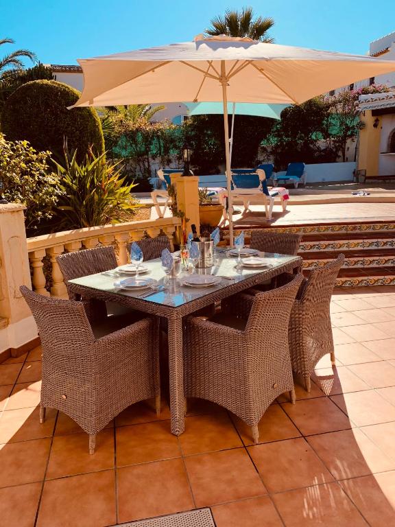 Kép Cassandra - Beautiful Private Villa with Heated Pool included szállásáról Jáveában a galériában