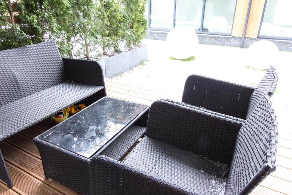 Posedenie v ubytovaní Bel Mare Apartament 128 z ogródkiem