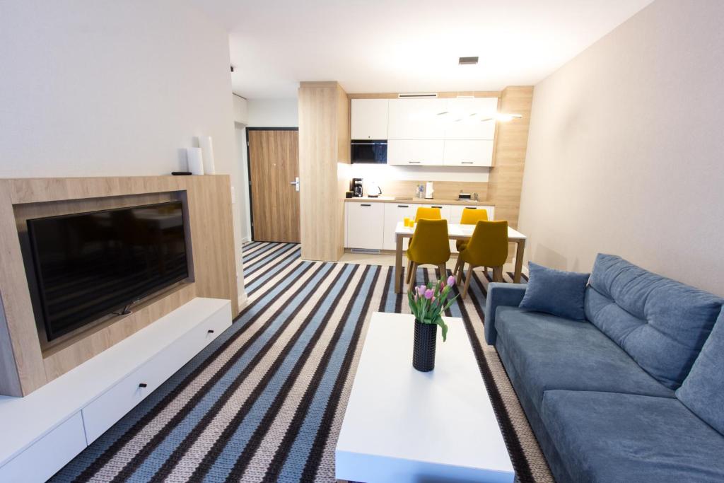Televízia a/alebo spoločenská miestnosť v ubytovaní Bel Mare Apartament 128 z ogródkiem