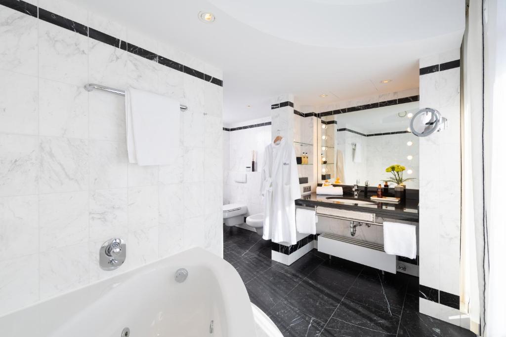 THE MADISON Hotel Hamburg - Resim 22