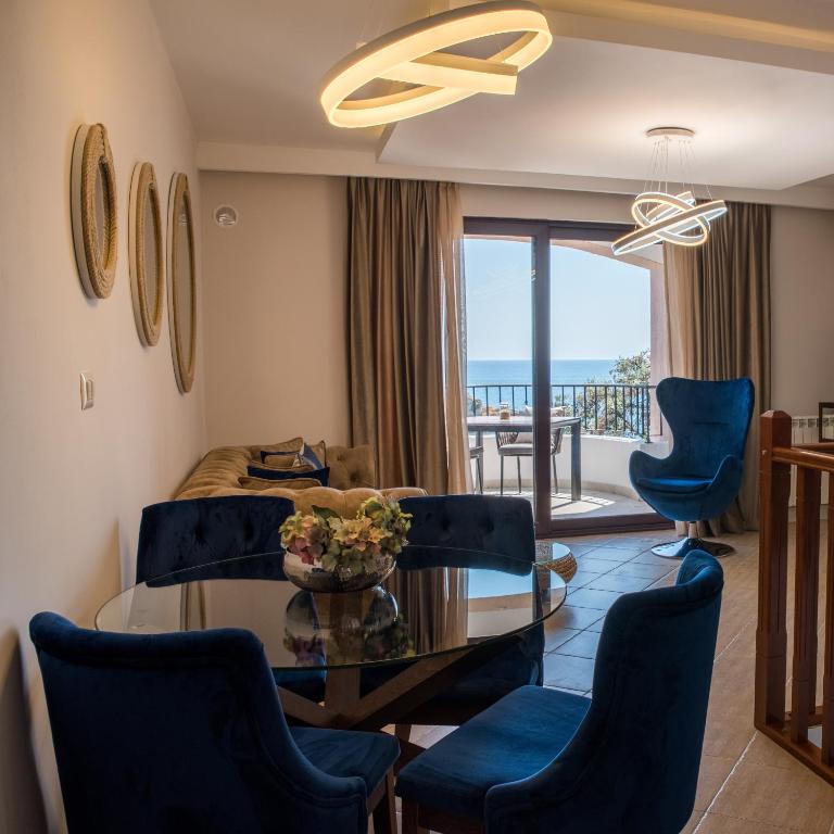 Apartments Eneida - Duplex Apartment With Balcony