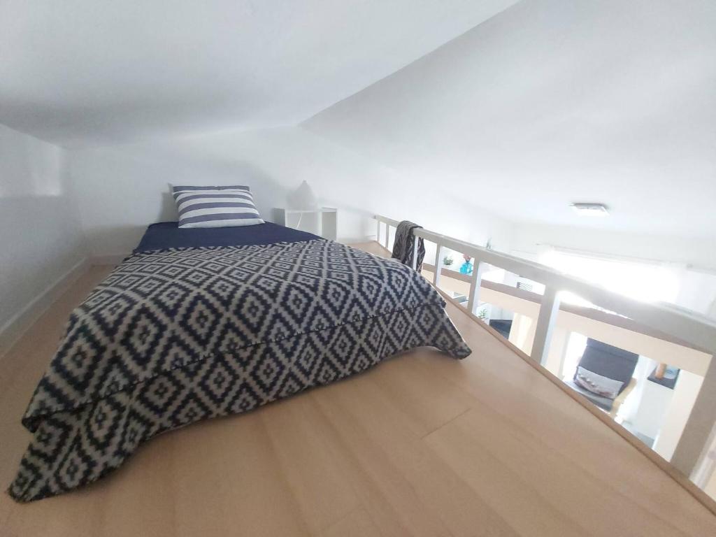 Posteľ alebo postele v izbe v ubytovaní Central Apartment With Sea Views