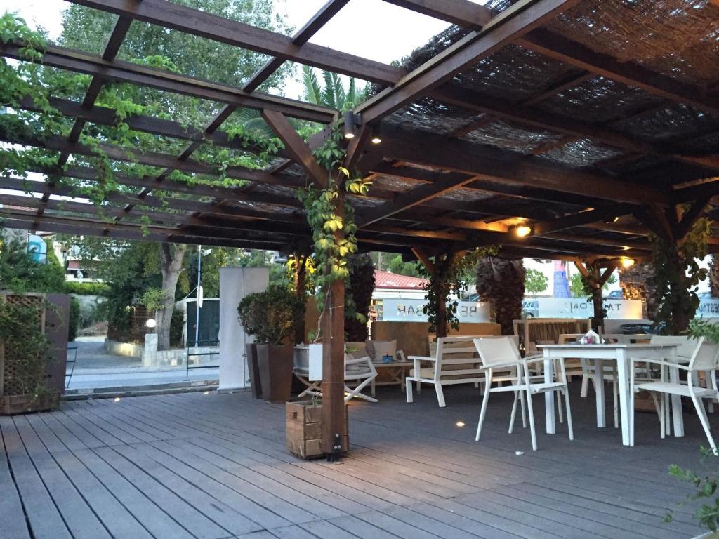 A restaurant or other place to eat at Porto Palio Beach Hotel