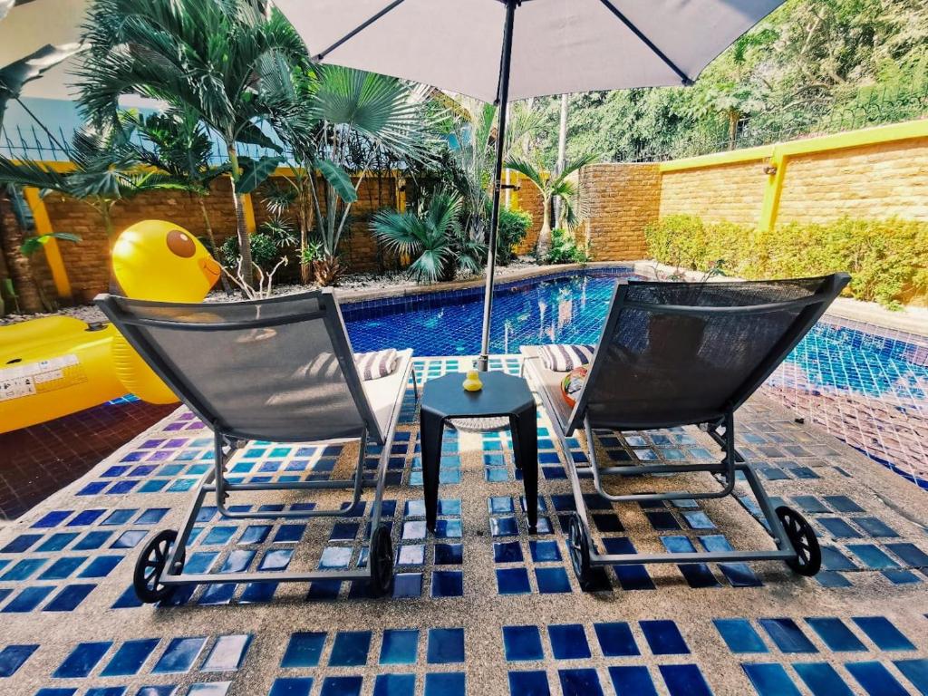 Bazén v ubytování 4poolvillas nebo v jeho okolí