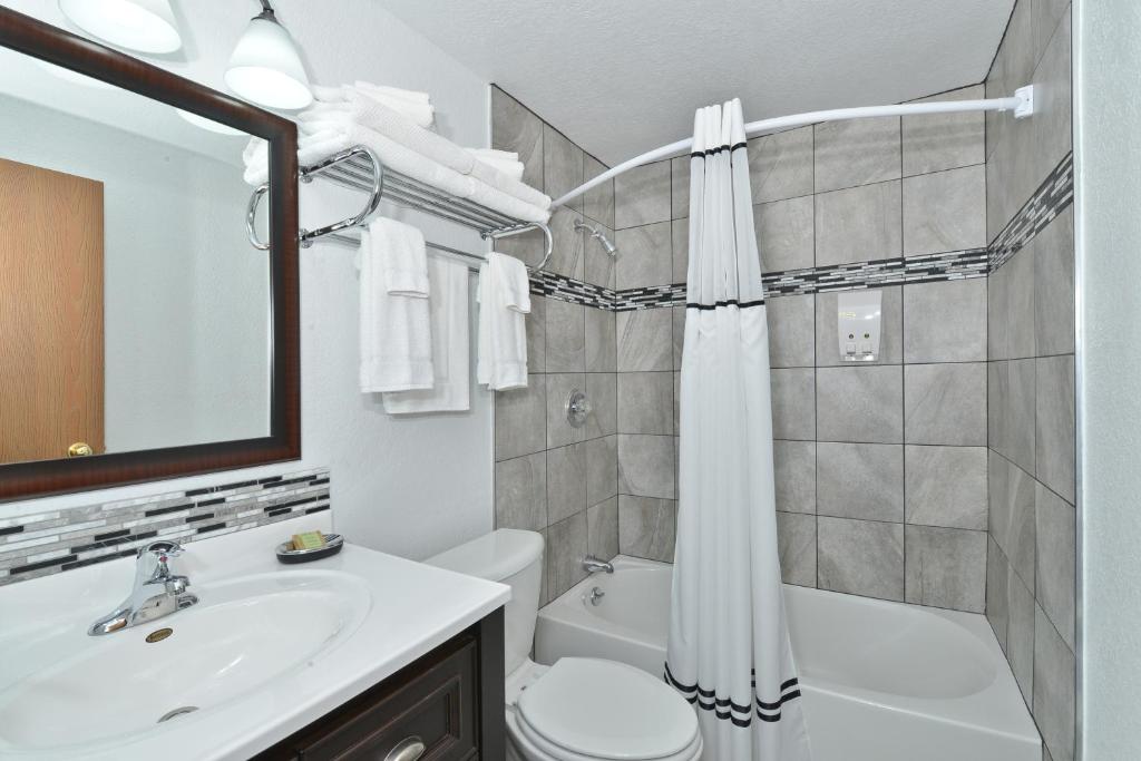 Super 8 by Wyndham Deadwood Black Hills Area - Suite Deluxe Con Vista In Piscina - Non Fumatori
