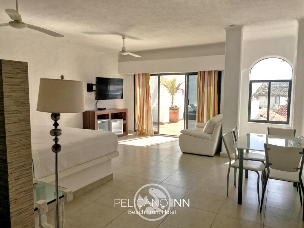 Pelicano Inn Playa del Carmen - Beachfront Hotel
