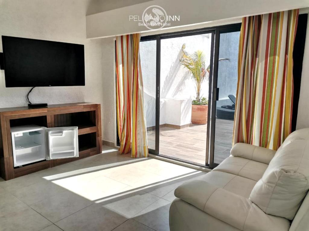 Pelicano Inn Playa del Carmen - Beachfront Hotel