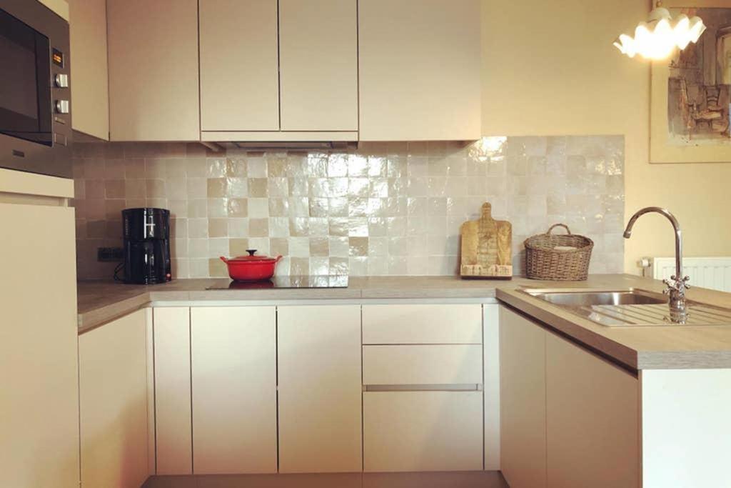 Bootsman gelijkvloers appartement met tuin en autostaanplaats - отзывы и видео