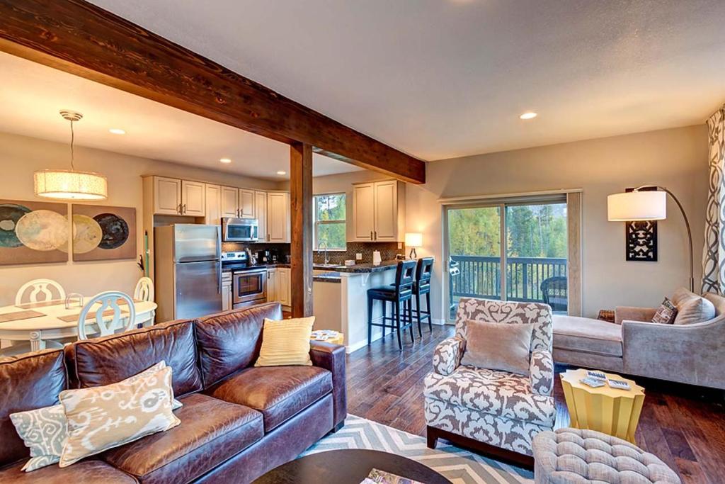 Kuchyň nebo kuchyňský kout v ubytování Crossroads Snowshoe Townhome: Great Views, On Rec Path