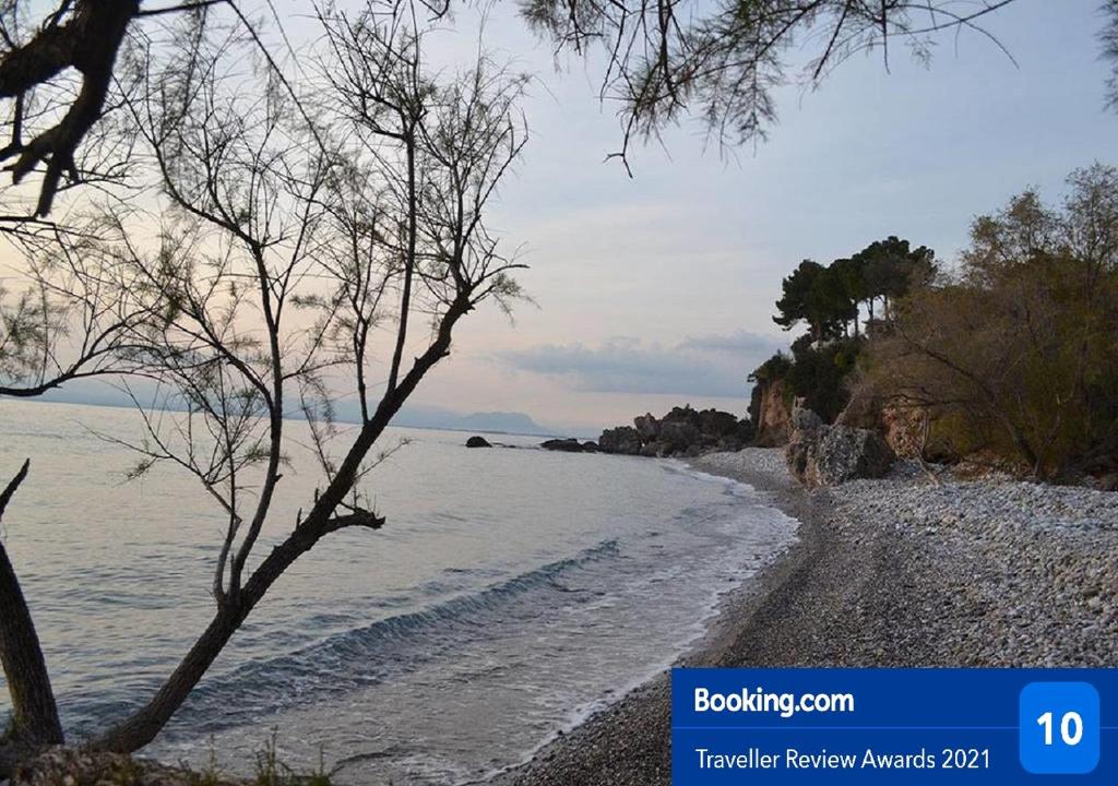 Avia, house with privillaged view, 100 meters from the sea - Maison De Deux Chambres