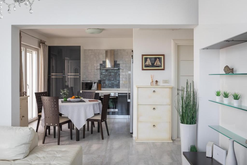 Fotografie z fotogalerie ubytování Villa OLD OLIVE, 3lovelyvillas v Podgoře