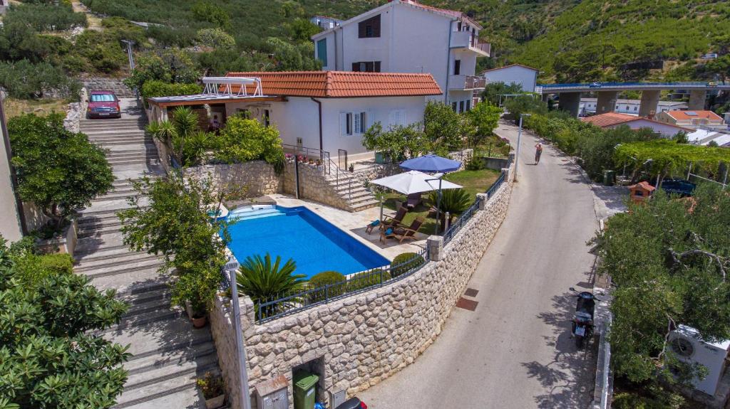 Bazén v ubytování Villa OLD OLIVE, 3lovelyvillas nebo v jeho okolí