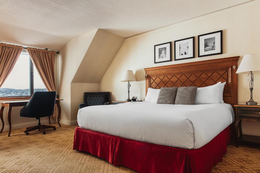 Fairmont Tremblant - Fairmont Queen Room Met Uitzicht Op Het Dorp