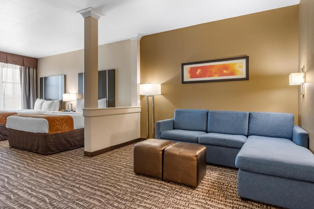 Comfort Suites Near Sam Houston Race Park photo