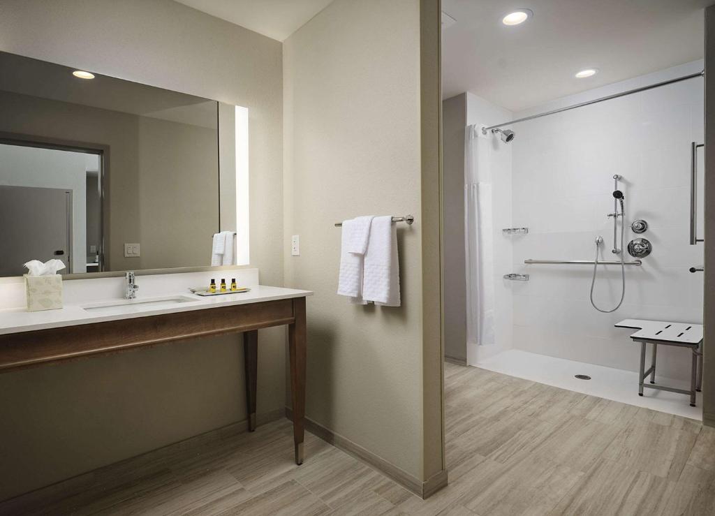 Best Western Plus Desoto - King Suite - Disability Access