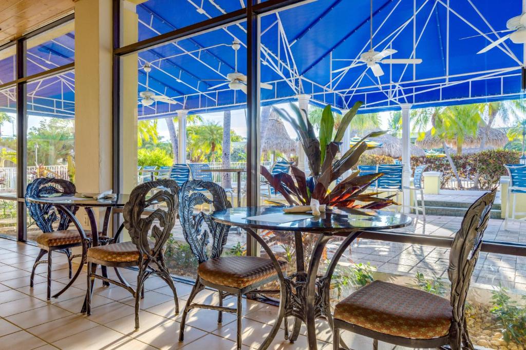 Restaurace v ubytování Holiday Inn Key Largo by IHG