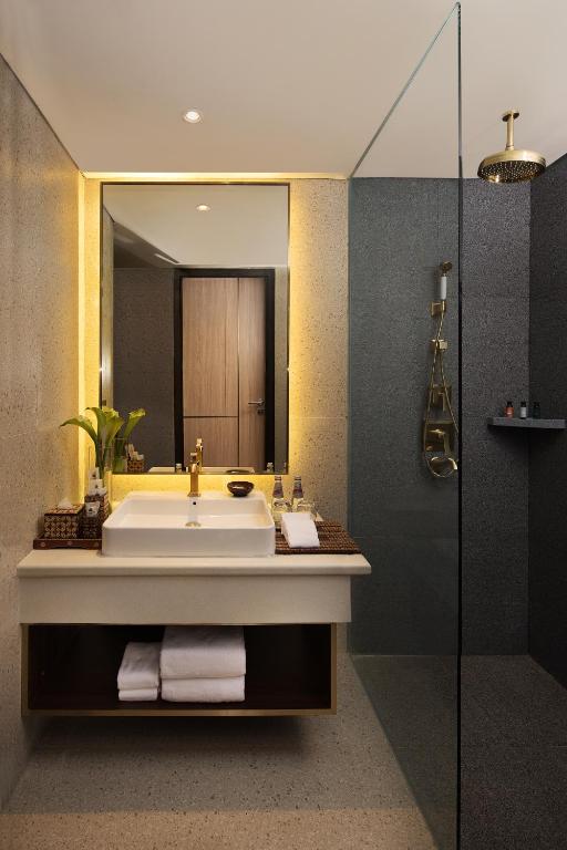 Bilik mandi di Sutasoma Hotel