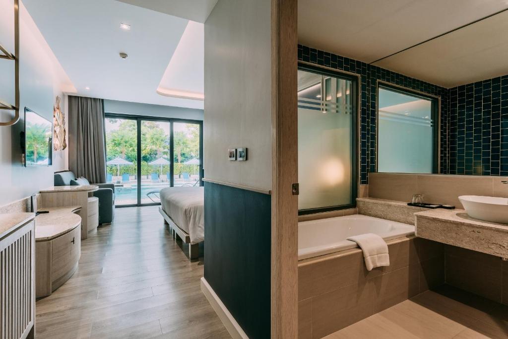 Seabed Grand Hotel Phuket - SHA Extra Plus - Resim 45