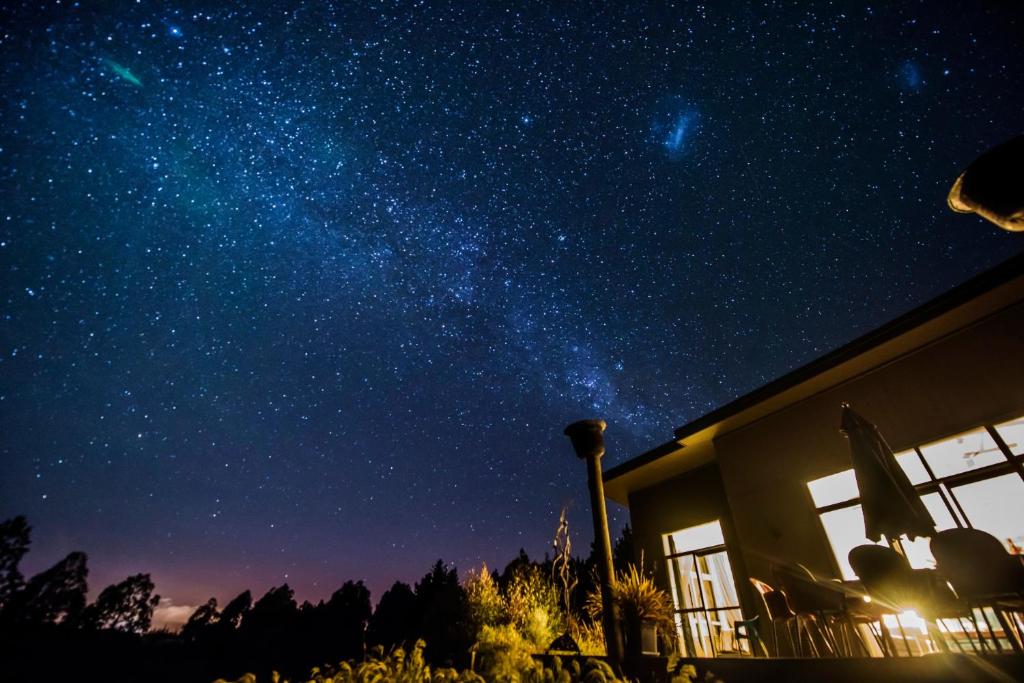 a night view of the milky way over a house at Copper Gate in Mapua