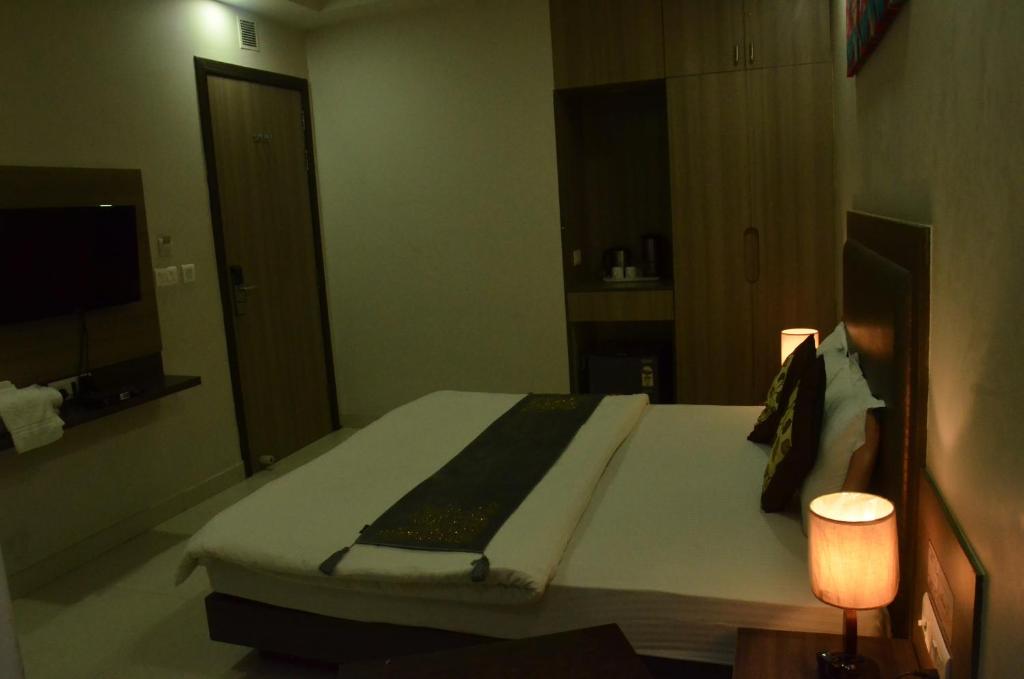 Postel nebo postele na pokoji v ubytování Hotel Sopan Heights