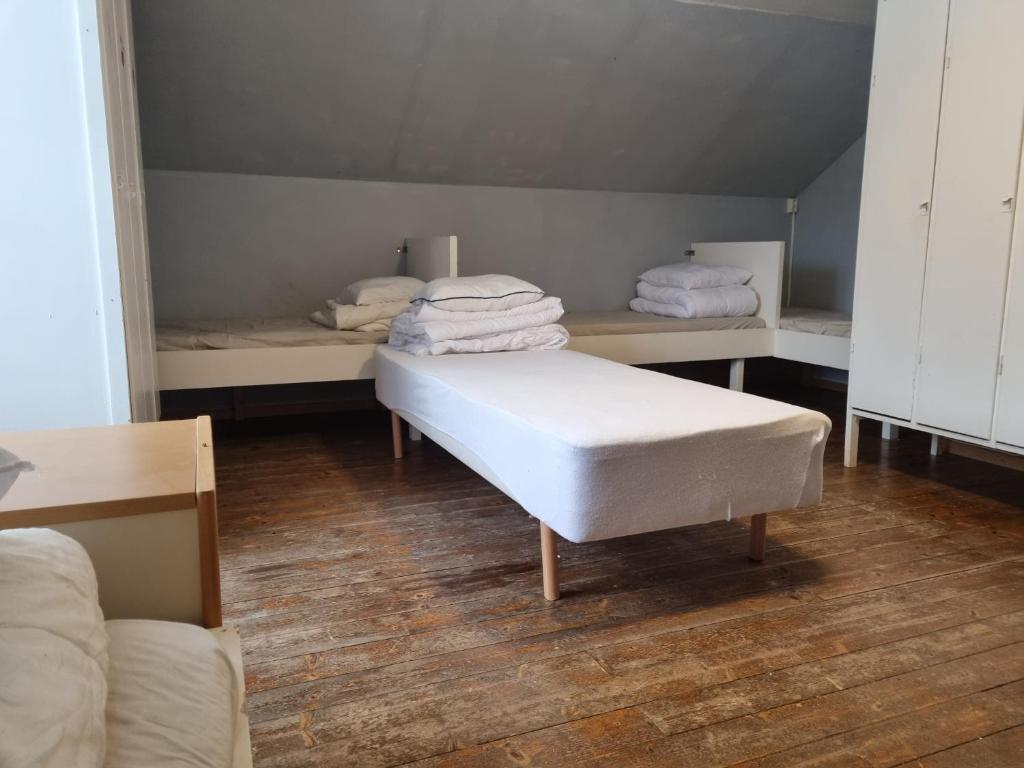 Postel nebo postele na pokoji v ubytování Marsbäcken Hostel