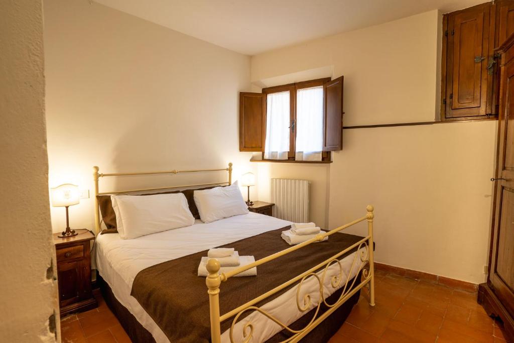 Borgo San Lorenzo a Linari - Essential Three-room Apartment