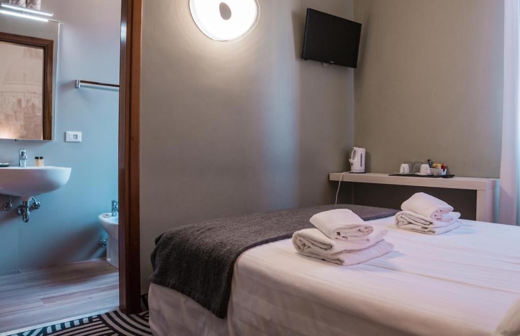 Postel nebo postele na pokoji v ubytování Hotel Cannaregio 2357