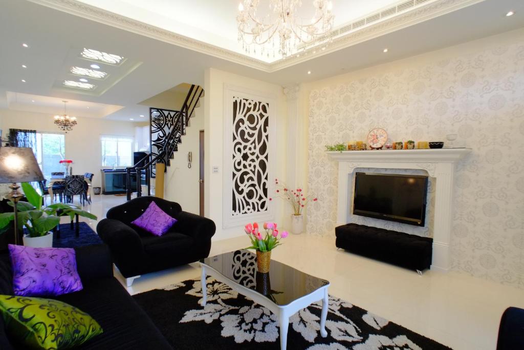TV a/nebo společenská místnost v ubytování Bai Yun Ge Homestay
