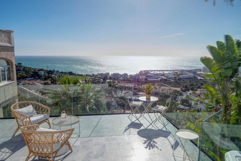 Booking.com: Villa Malvasia & Lotus Apartments with Sea Views ...