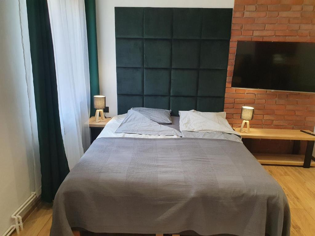 Mirror Apartments - 9