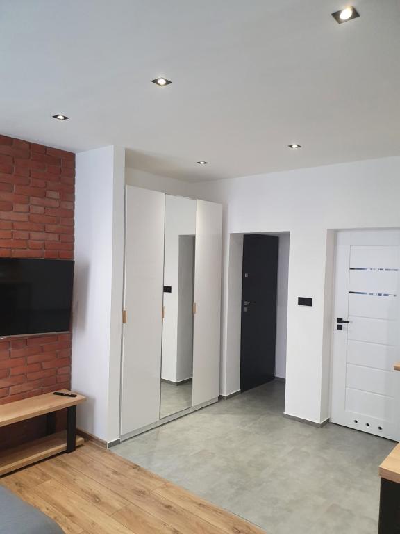 Mirror Apartments - 19