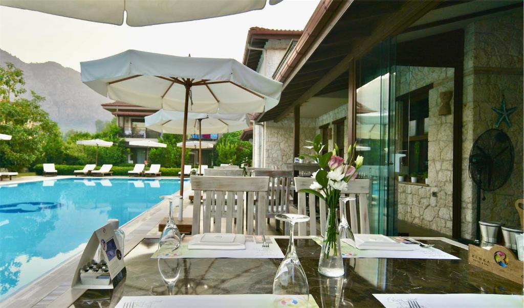 Bazén v ubytování Renka Hotel & Spa nebo v jeho okolí