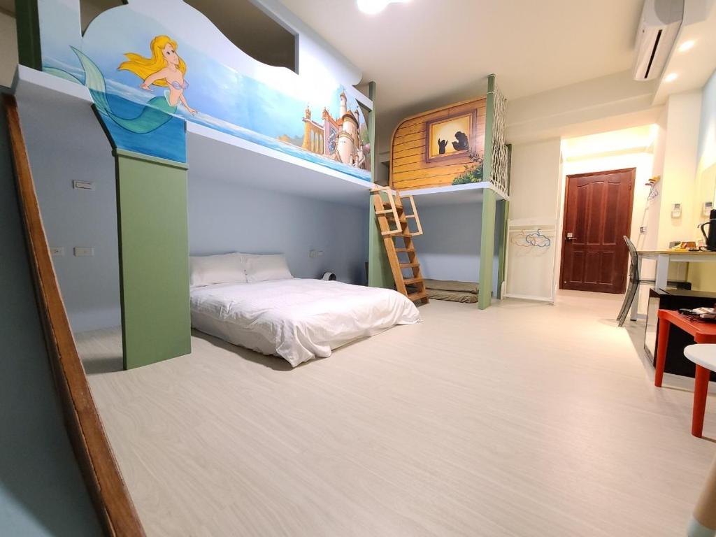 Postel nebo postele na pokoji v ubytování 三木森sleep Inn 站前館