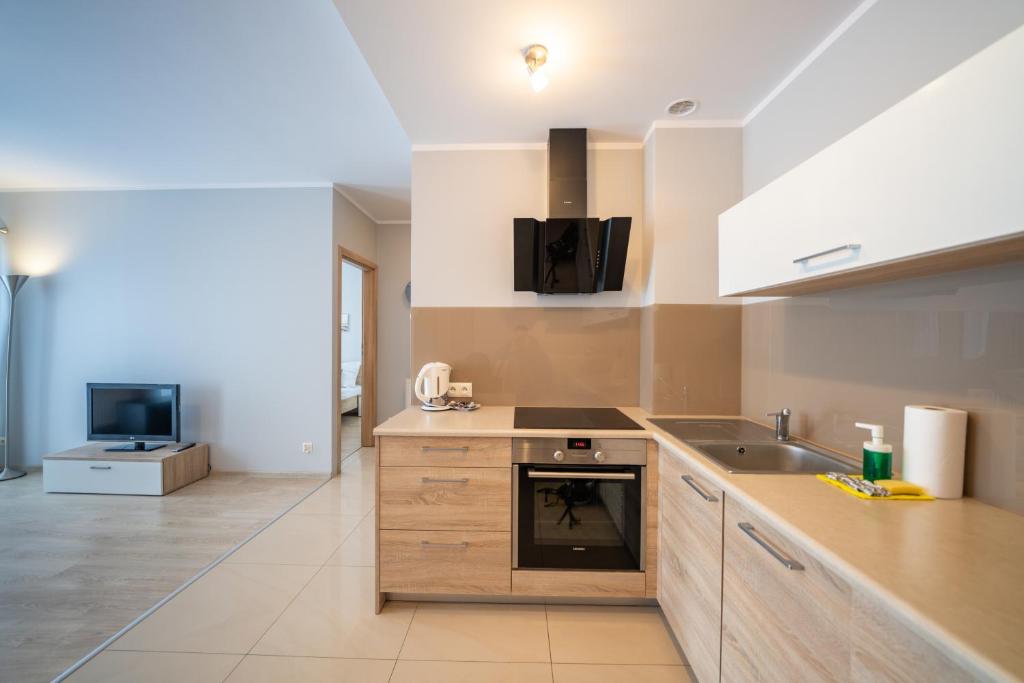 Kuchyň nebo kuchyňský kout v ubytování RentPlanet - Apartamenty Górna Resorts