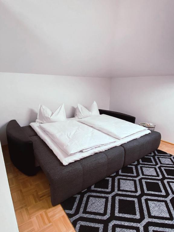 Postel nebo postele na pokoji v ubytování Ferienwohnung Karasek mit Seeblick