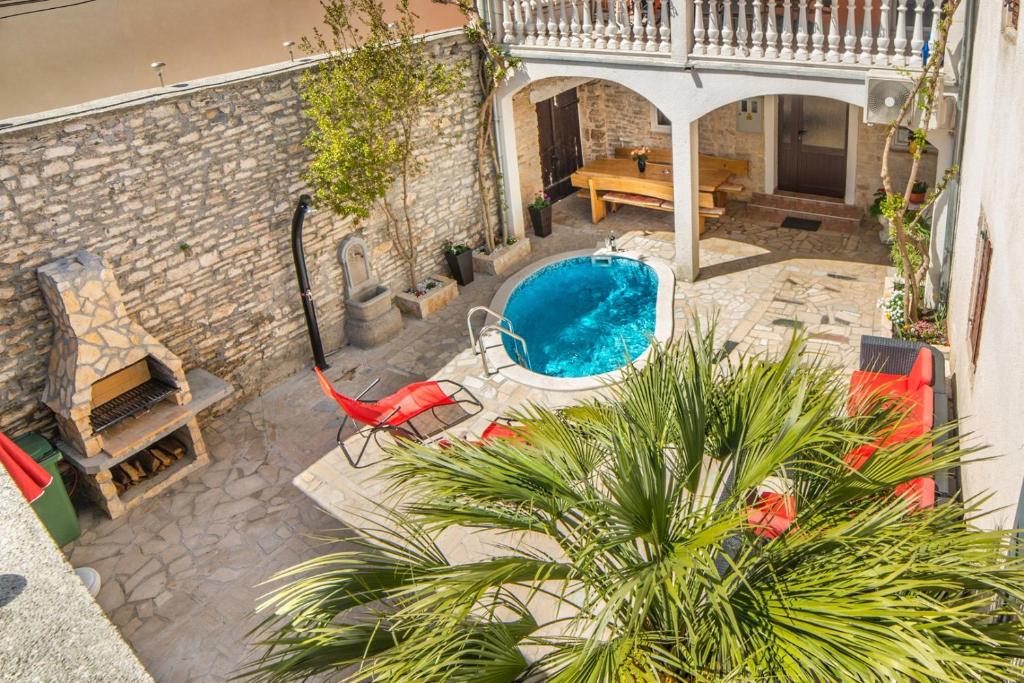 Basen w obiekcie Apartments Salčinović lub w pobliżu