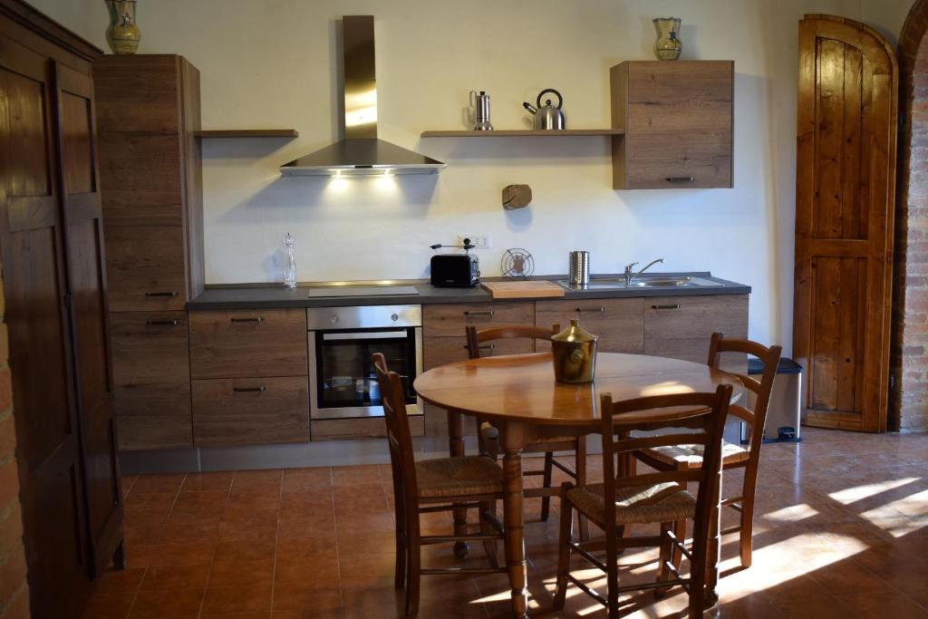 Kuchnia lub aneks kuchenny w obiekcie Tipico casolare toscano Tenuta della Selva