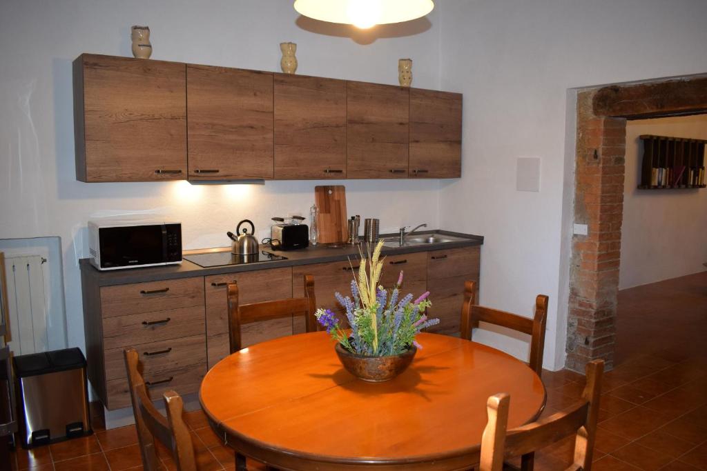 Kuchnia lub aneks kuchenny w obiekcie Tipico casolare toscano Tenuta della Selva