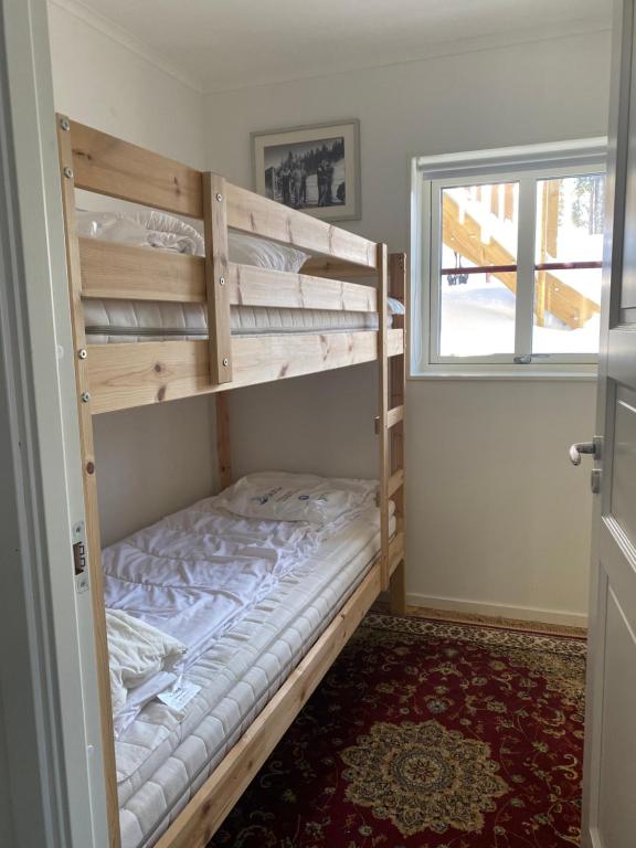 Двухъярусная кровать или двухъярусные кровати в номере Varijlyan höger