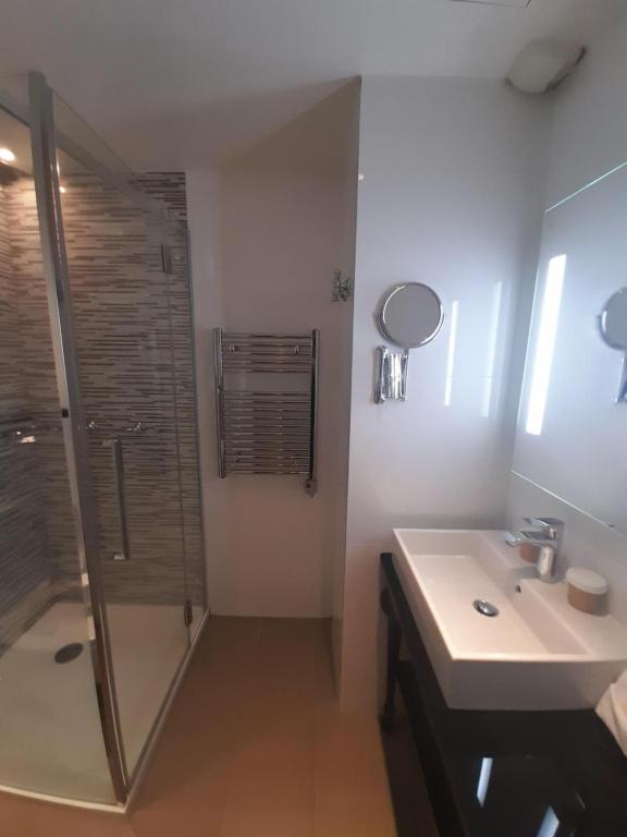 Mercure Paris Arc de Triomphe Wagram - Resim 17